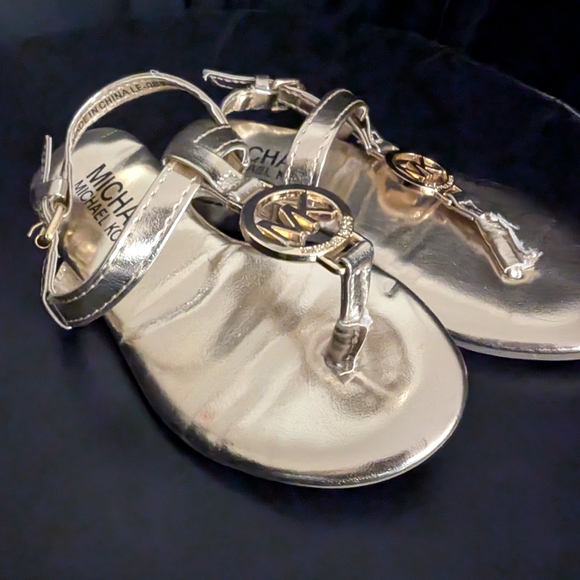 Michael Kors Gold Metallic Sandals For Toddlers Size 7 - Picture 2 of 4